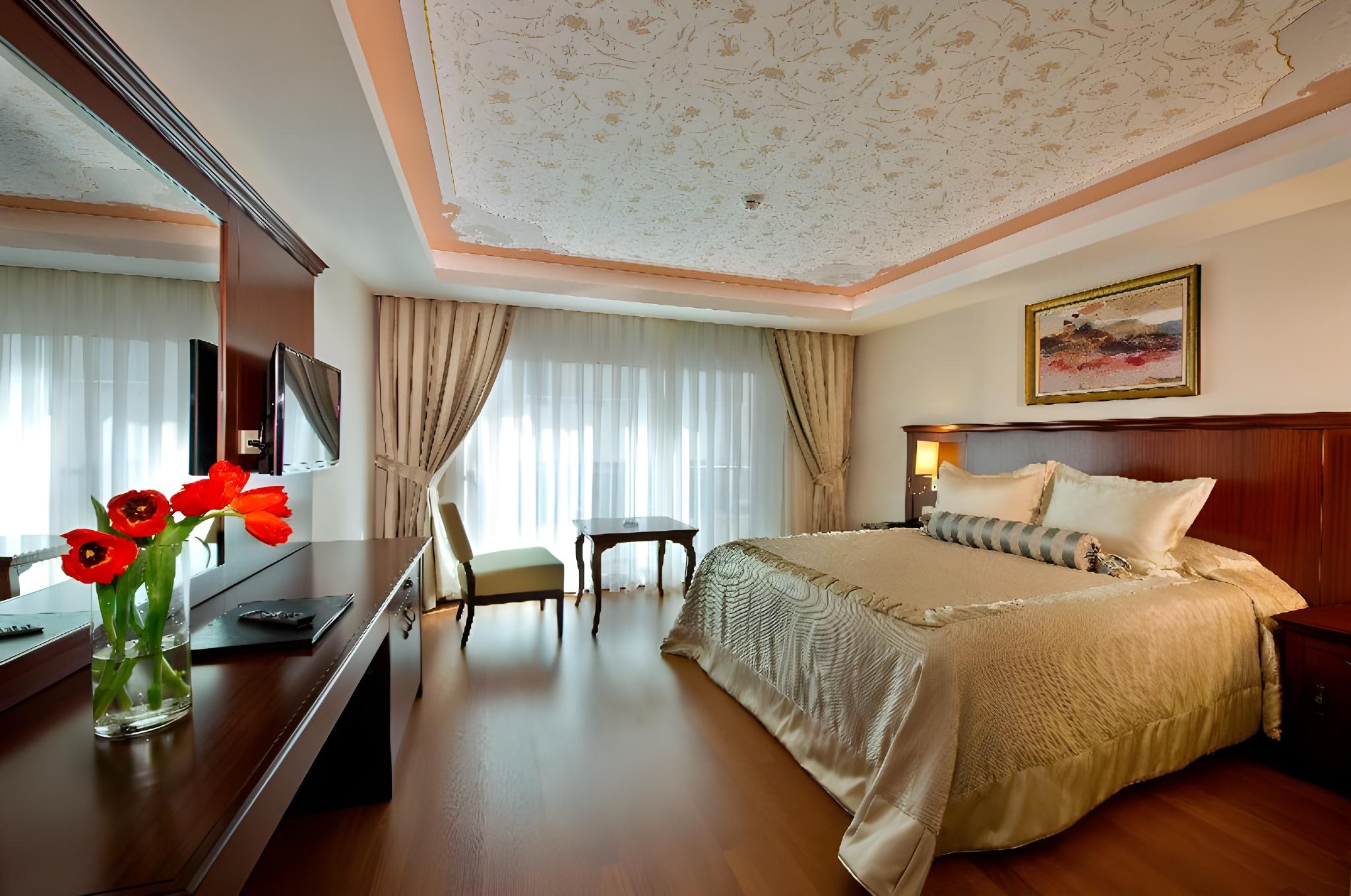 Deluxe, Double Bed, Side Sea View