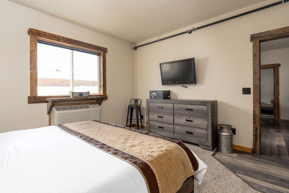The Adventure Inn Yellowstone 12/42