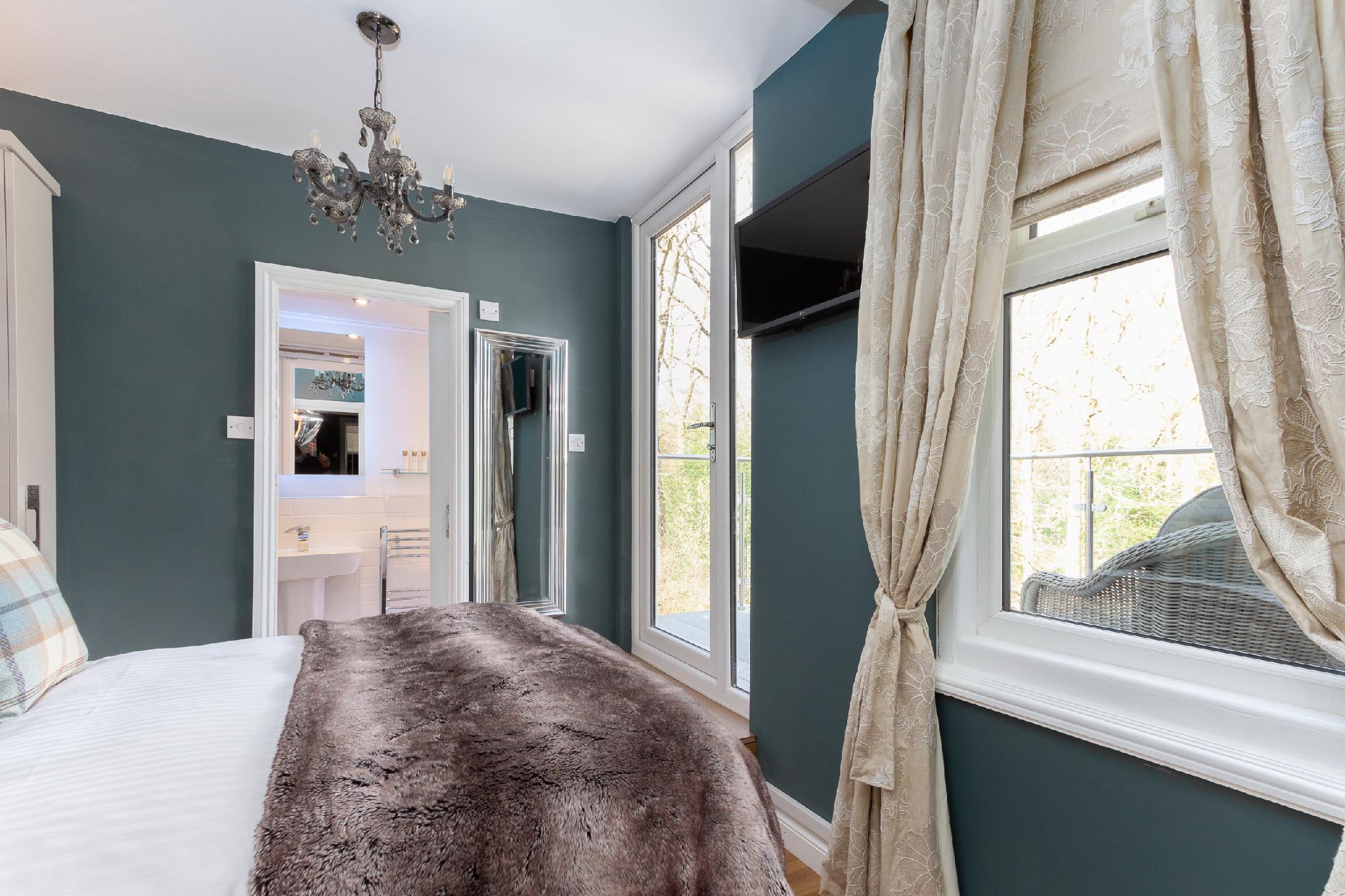 Romantic, Double Bed, Woodsland View, Balcony