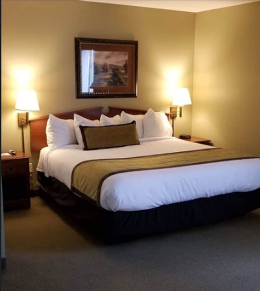GrandStay Hotel and Conference 13/49