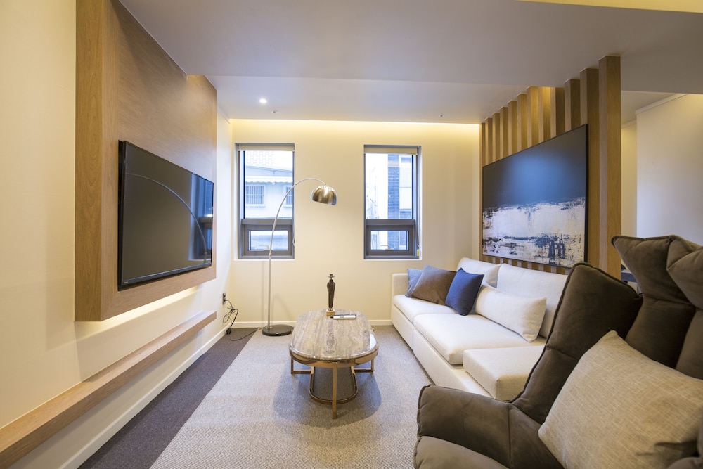 UH Suite The Jongno 9/44