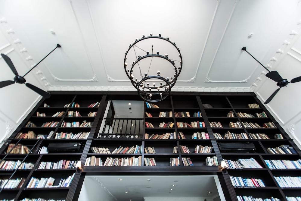 THE ALCOVE LIBRARY HOTEL 47/68