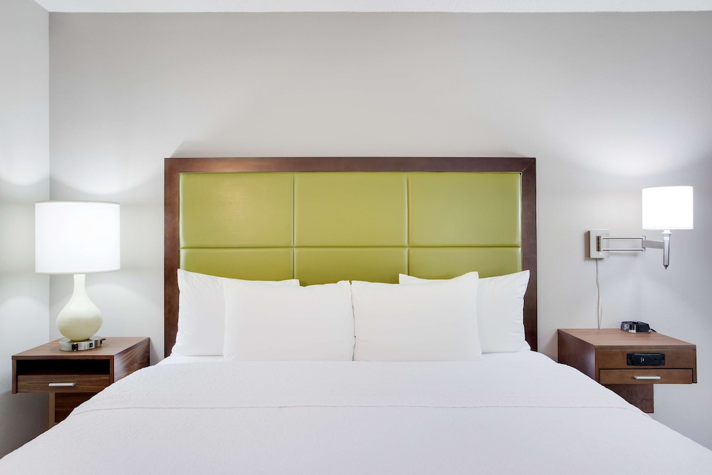 Hampton Inn Lancaster, PA 12/42