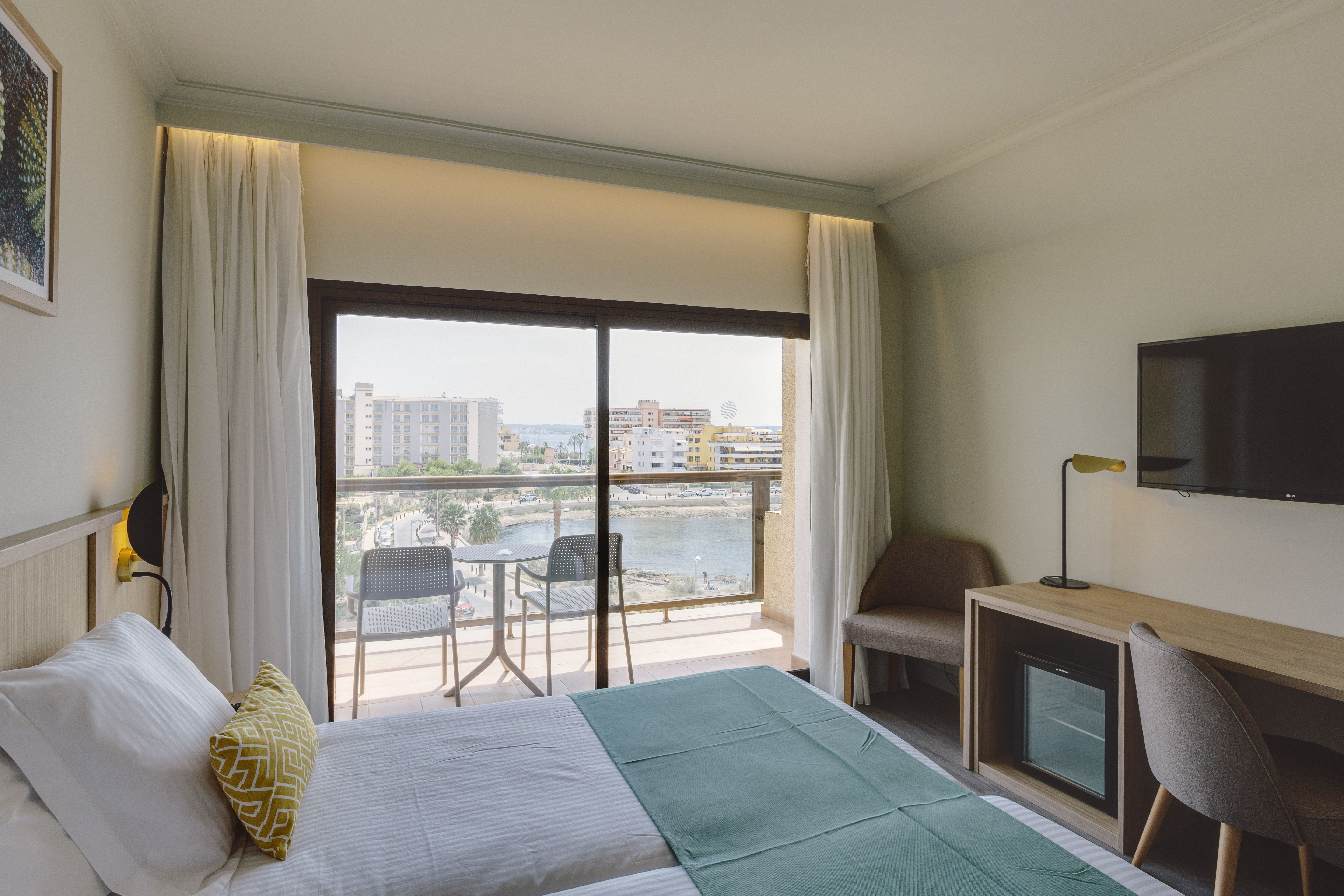 Room, Double Bed, Pool and Sea View