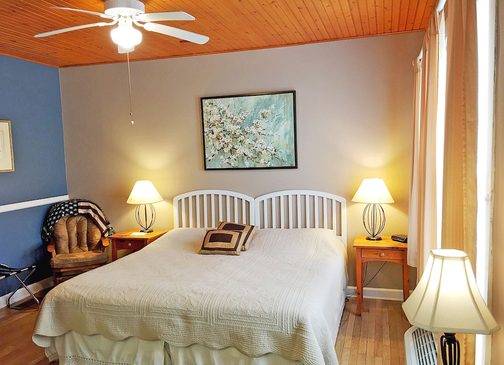 Highland Lake Inn & Resort 15/77
