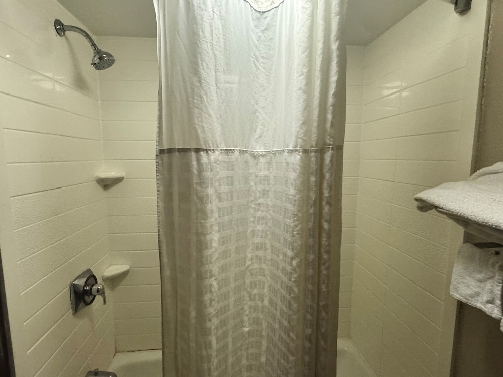 AmericInn by Wyndham Memphis East 32/33