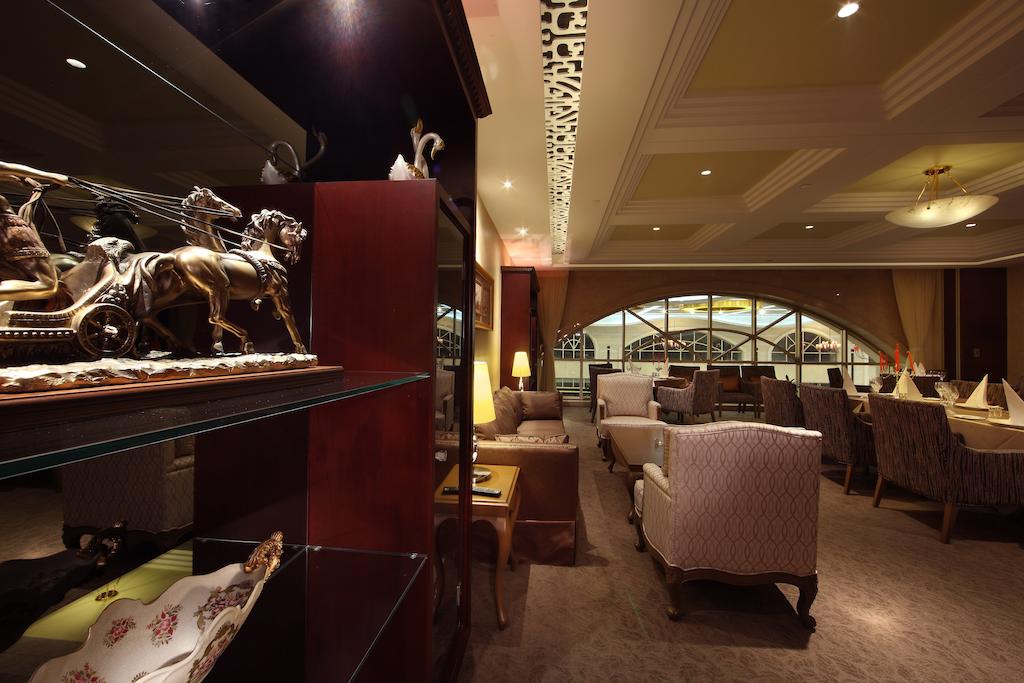 Yihe Grand Hotel 12/38