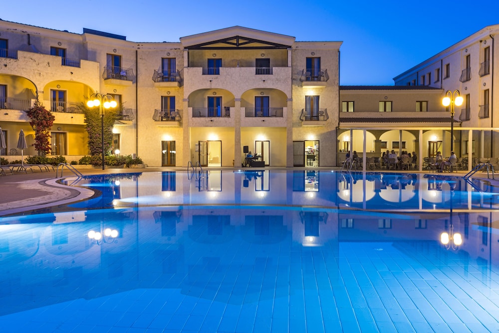 Blu Hotel Morisco Village 8/80