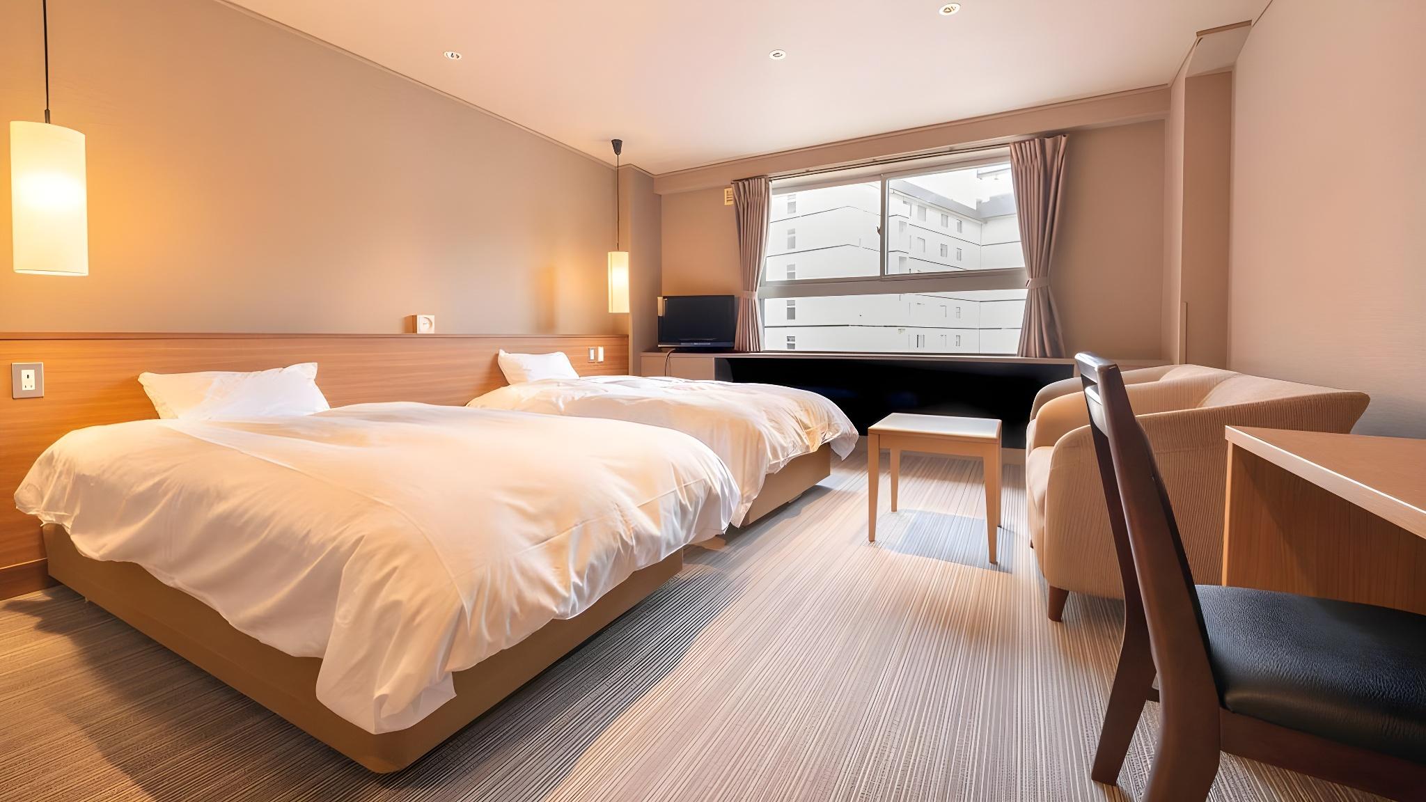 Western, Twin Beds, Mountain Side, East Wing