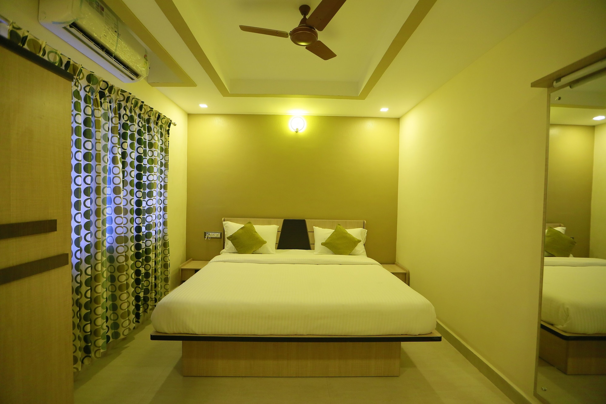 PREMIUM, KING BED