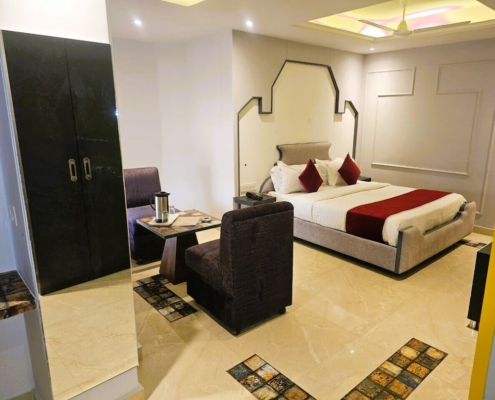 Hotel Gyan 12/27