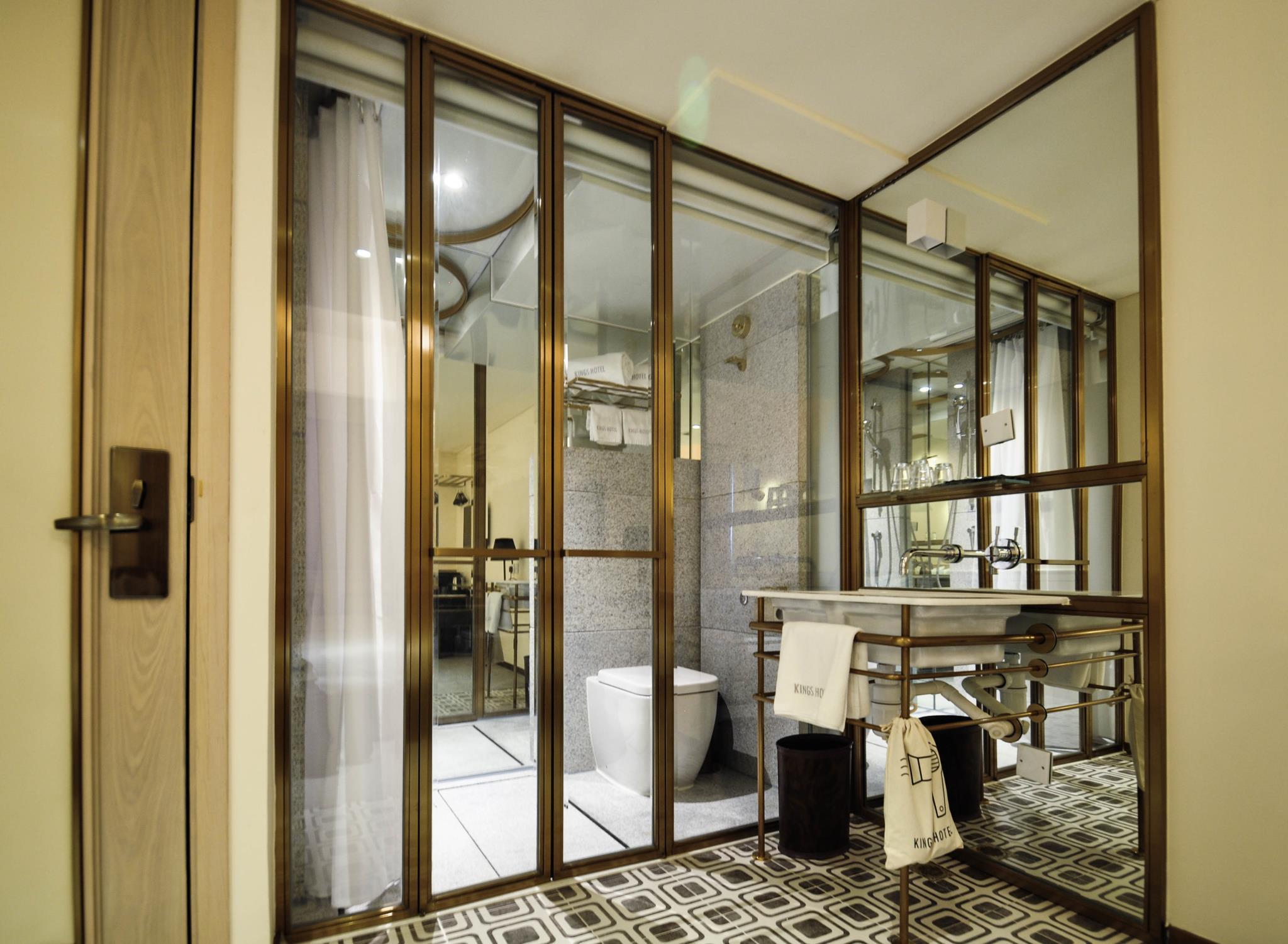 Kings Hotel 38/41