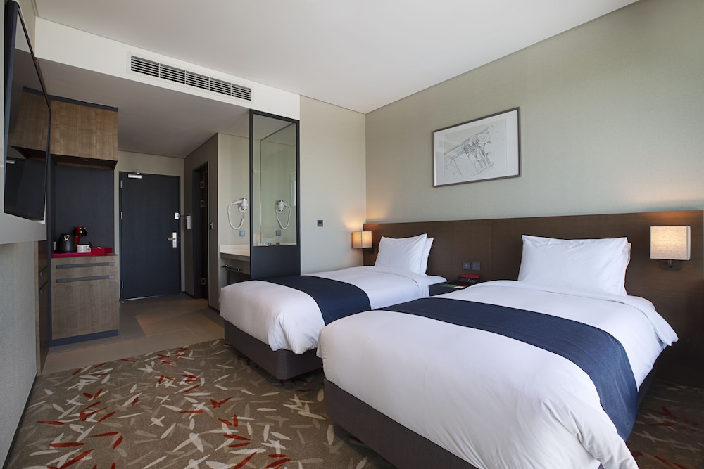 DELUXE, TWIN BEDS, CITY VIEW