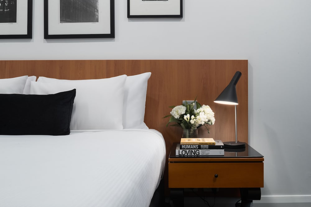 RYDGES WORLD SQUARE 22/66