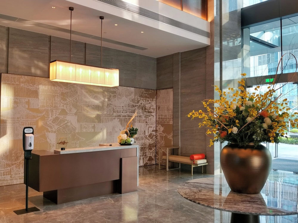 LN Dongfang Hotel Pazhou 8/60