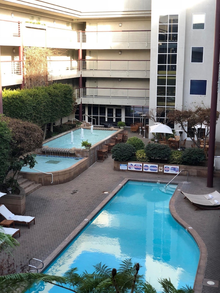 Cupertino Hotel 47/54