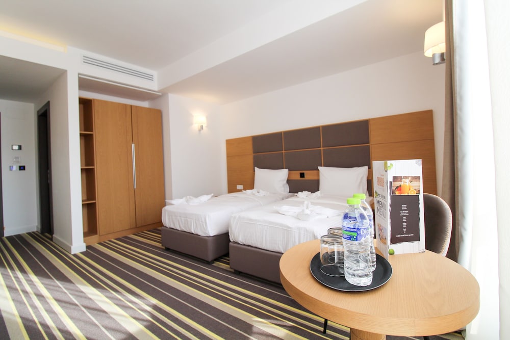 Hotel Avenue 14/64