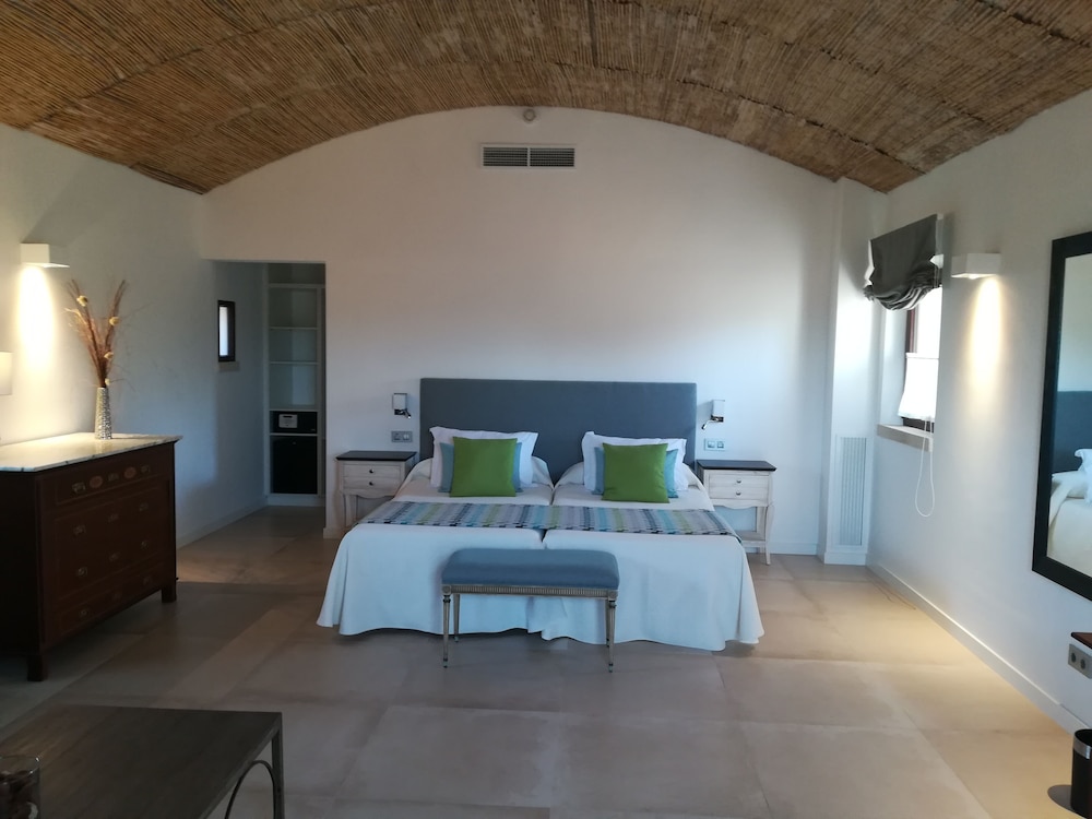 Bennoc Petit Hotel 34/80