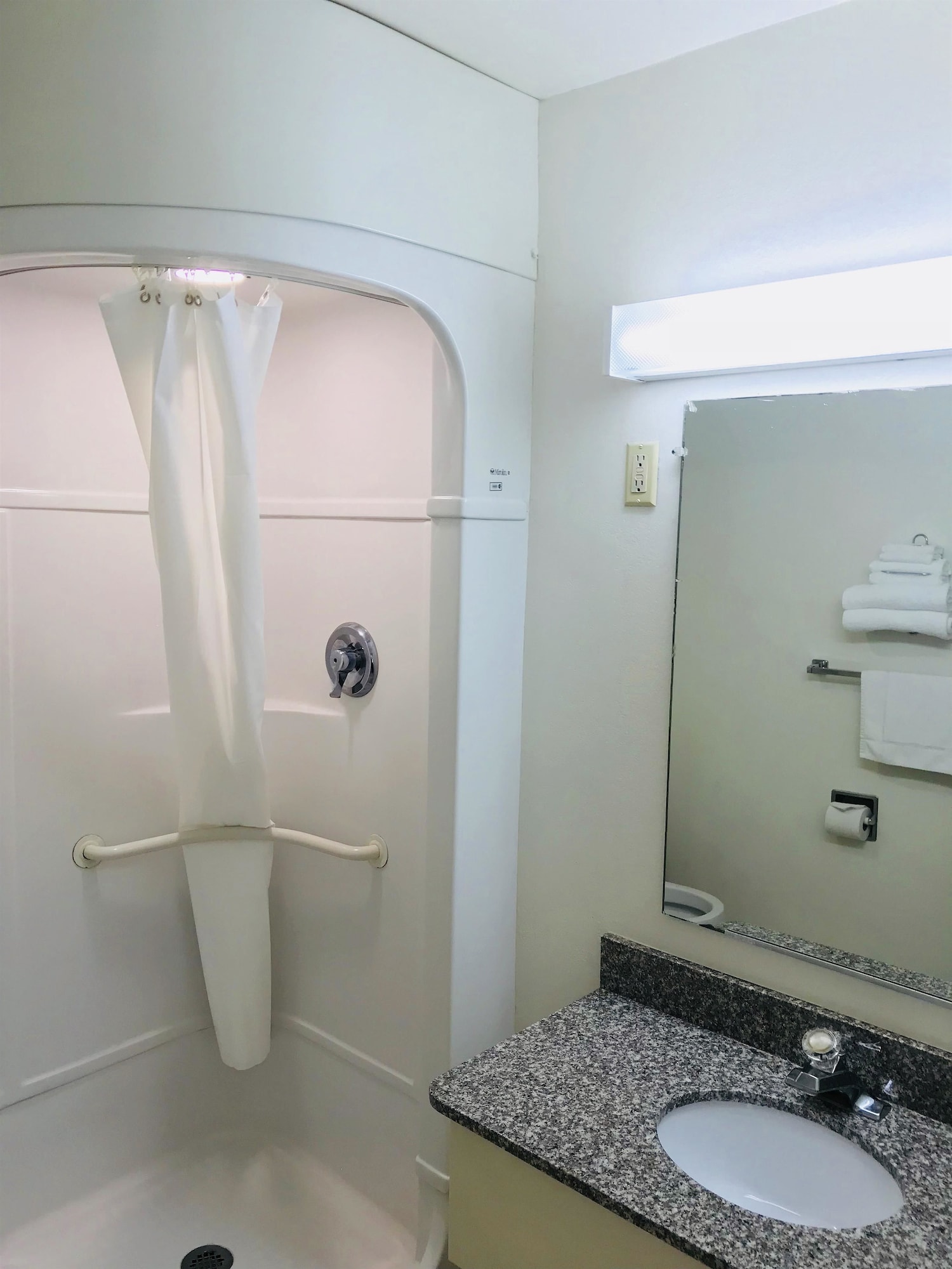 غرفة بسرير مزدوج وسرير فردي، Americas Best Value Inn Lake City 7/8