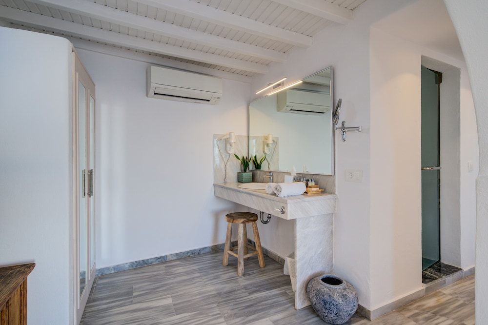 Madalena Hotel 34/69