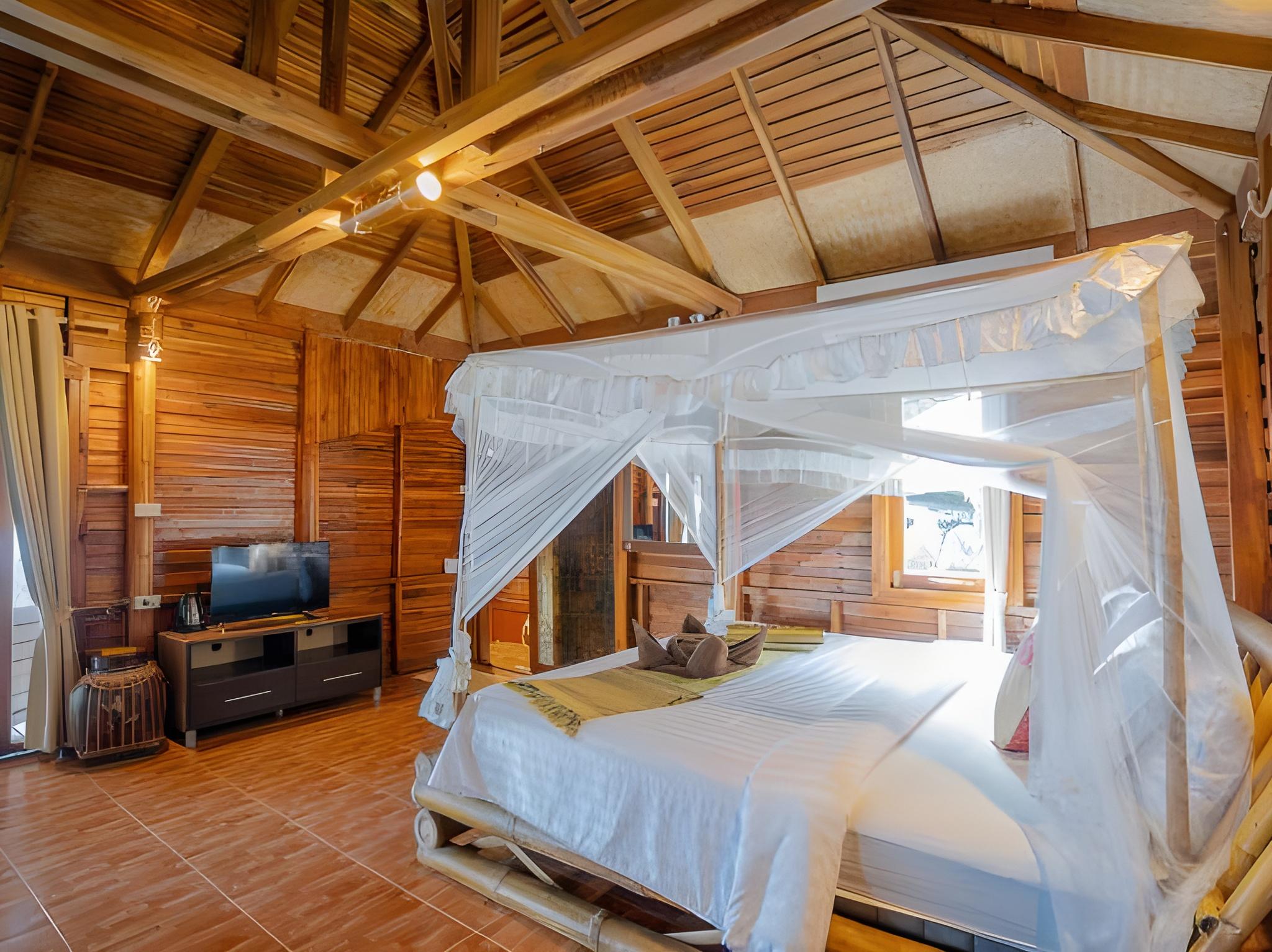 House, King Bed, Sea View