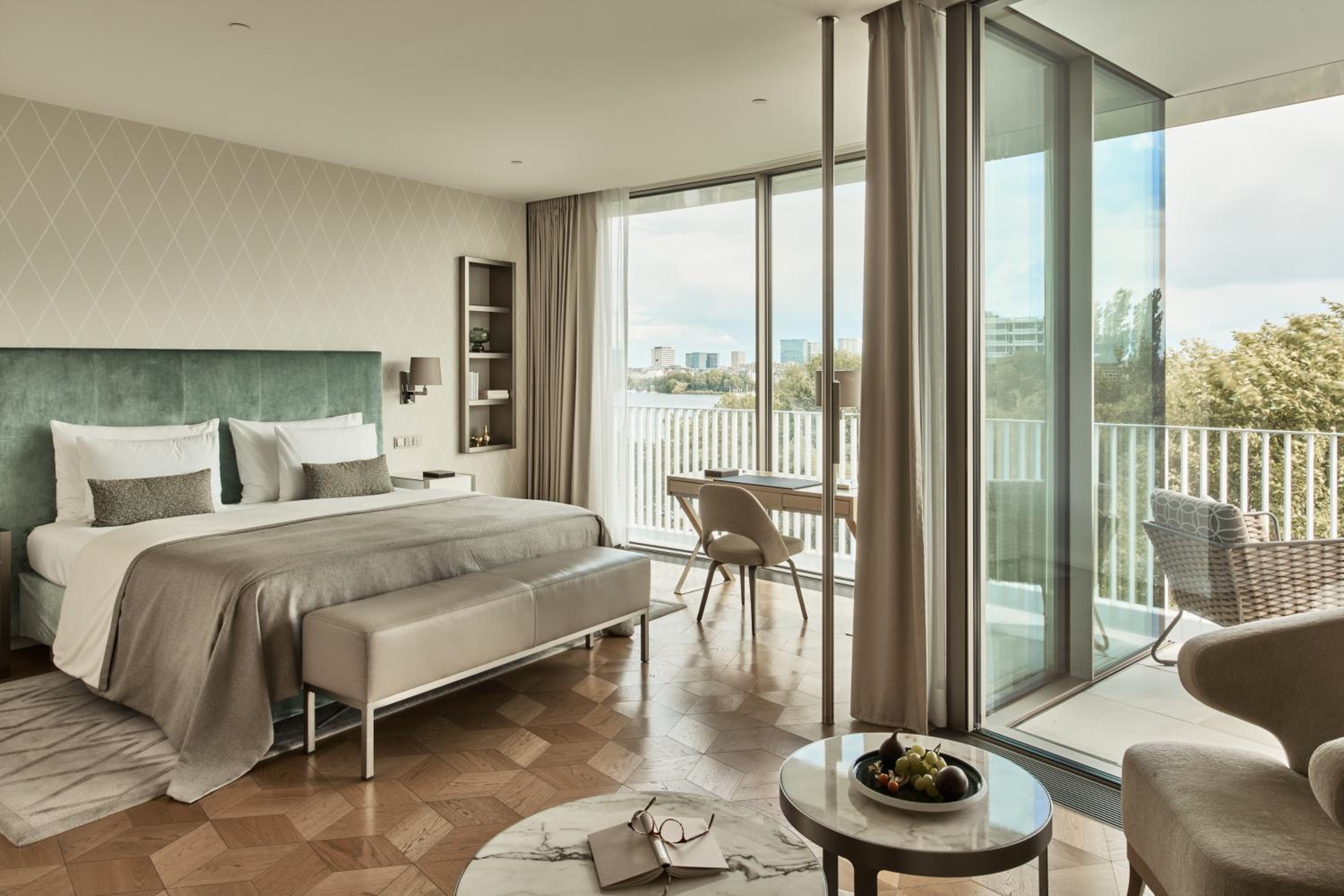 Deluxe, Double Bed, Partial Lake View
