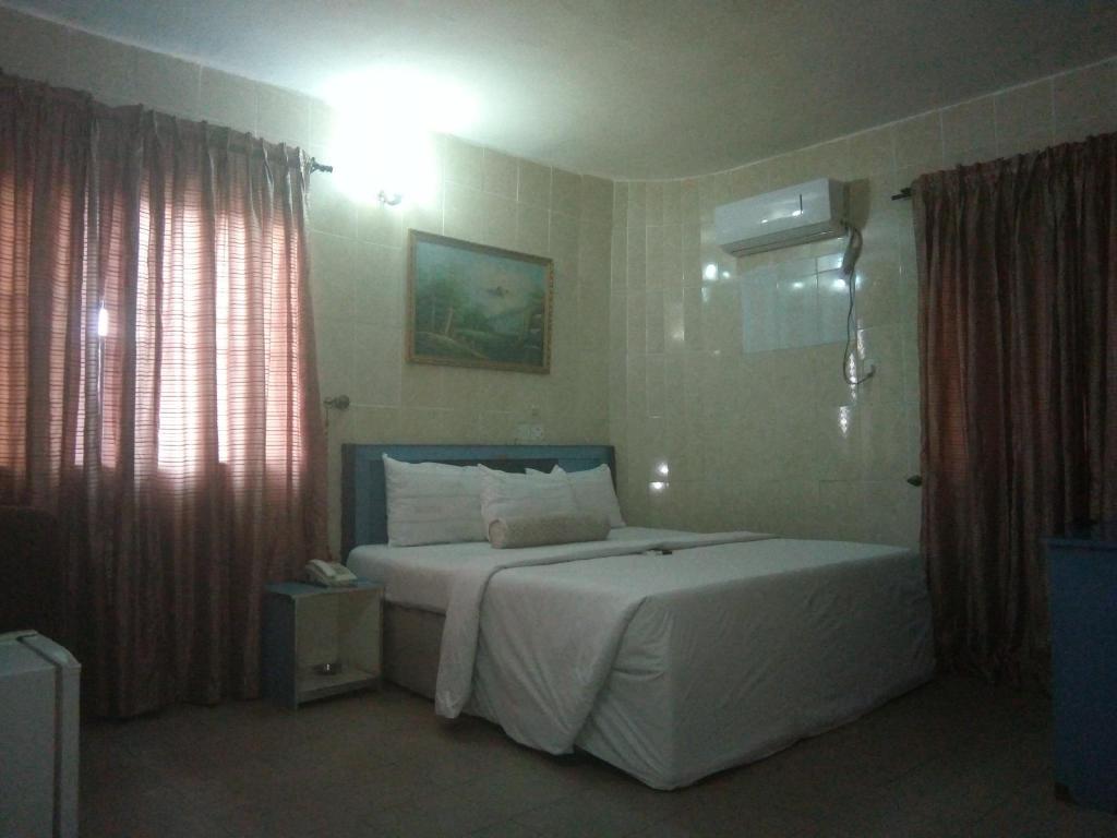 Oxford Hotel Abuja 12/22
