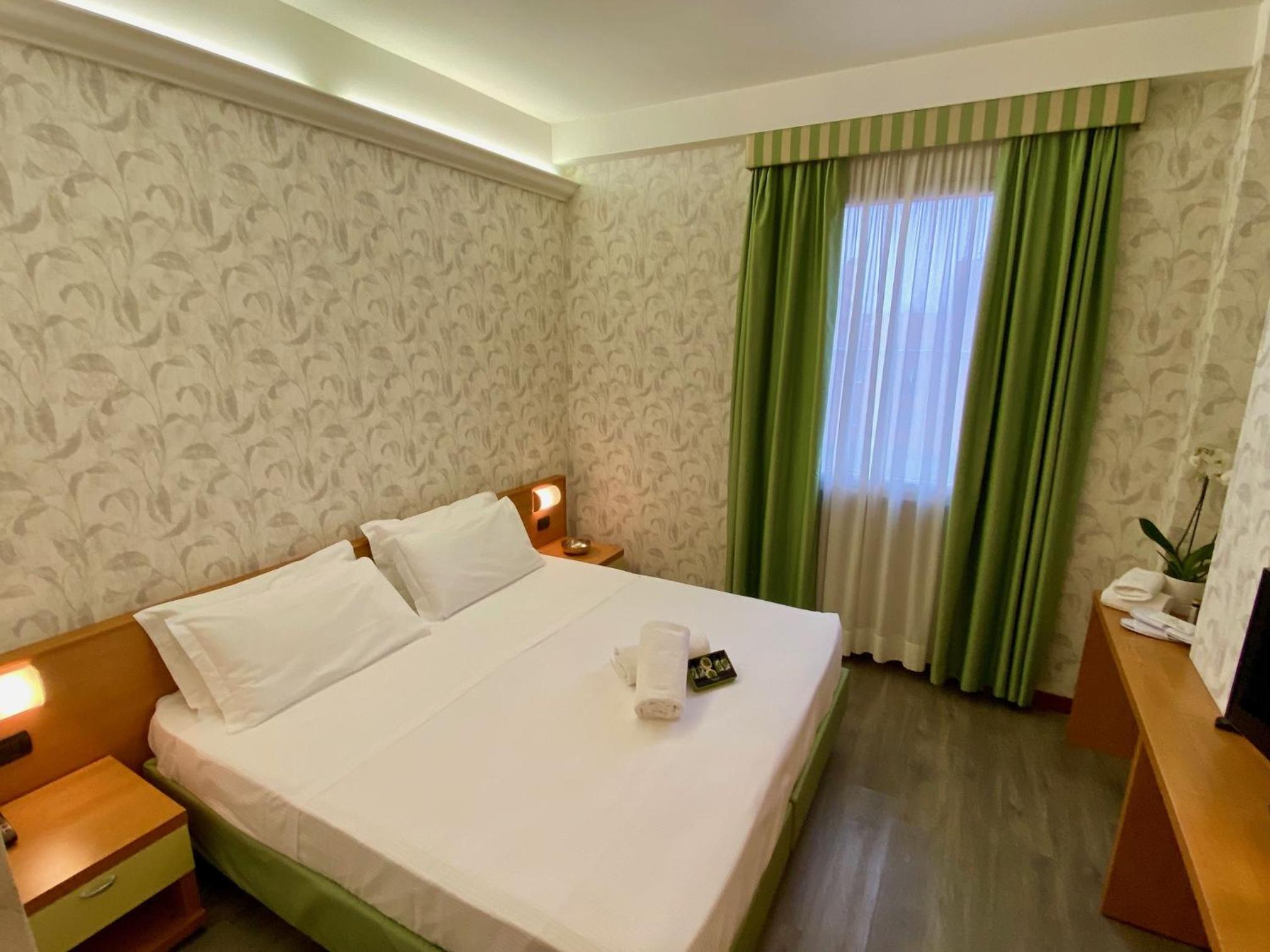 Hotel Embassy 16/51