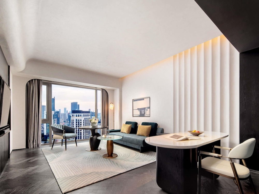 Sofitel Shanghai North Bund 38/60