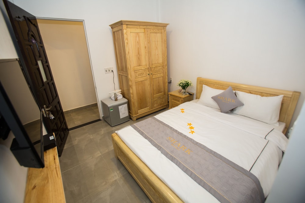 ROOM, DOUBLE BED