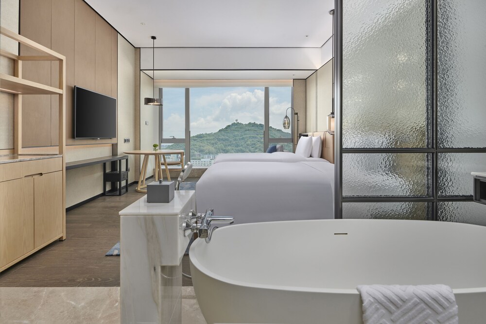 DoubleTree by Hilton Shenzhen Airport 28/35