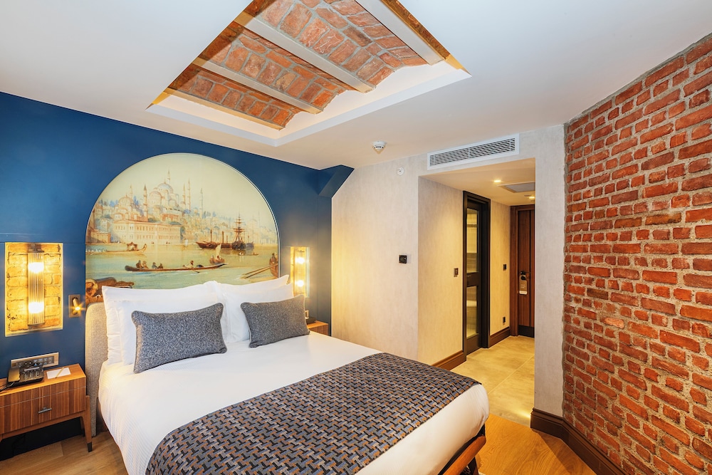 DELUXE, QUEEN BED