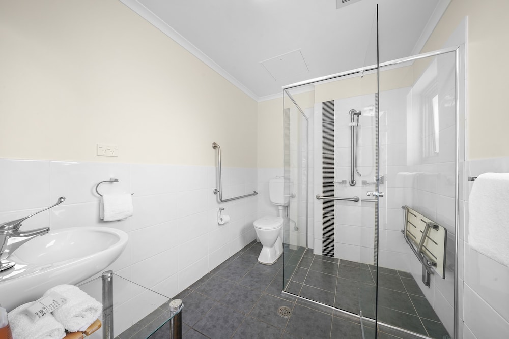 MACQUARIE WATERS BOUTIQUE APARTMENT HOTEL 25/26