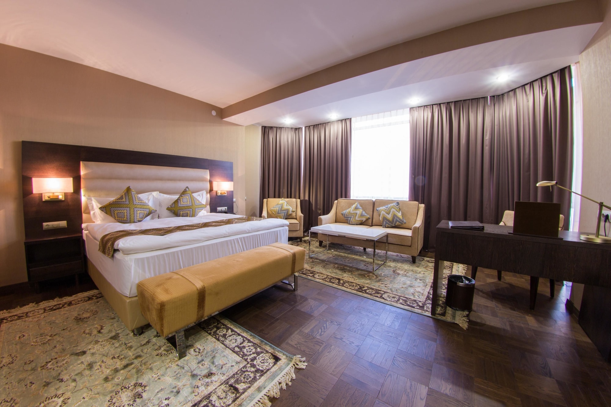 PREMIUM, KING BED