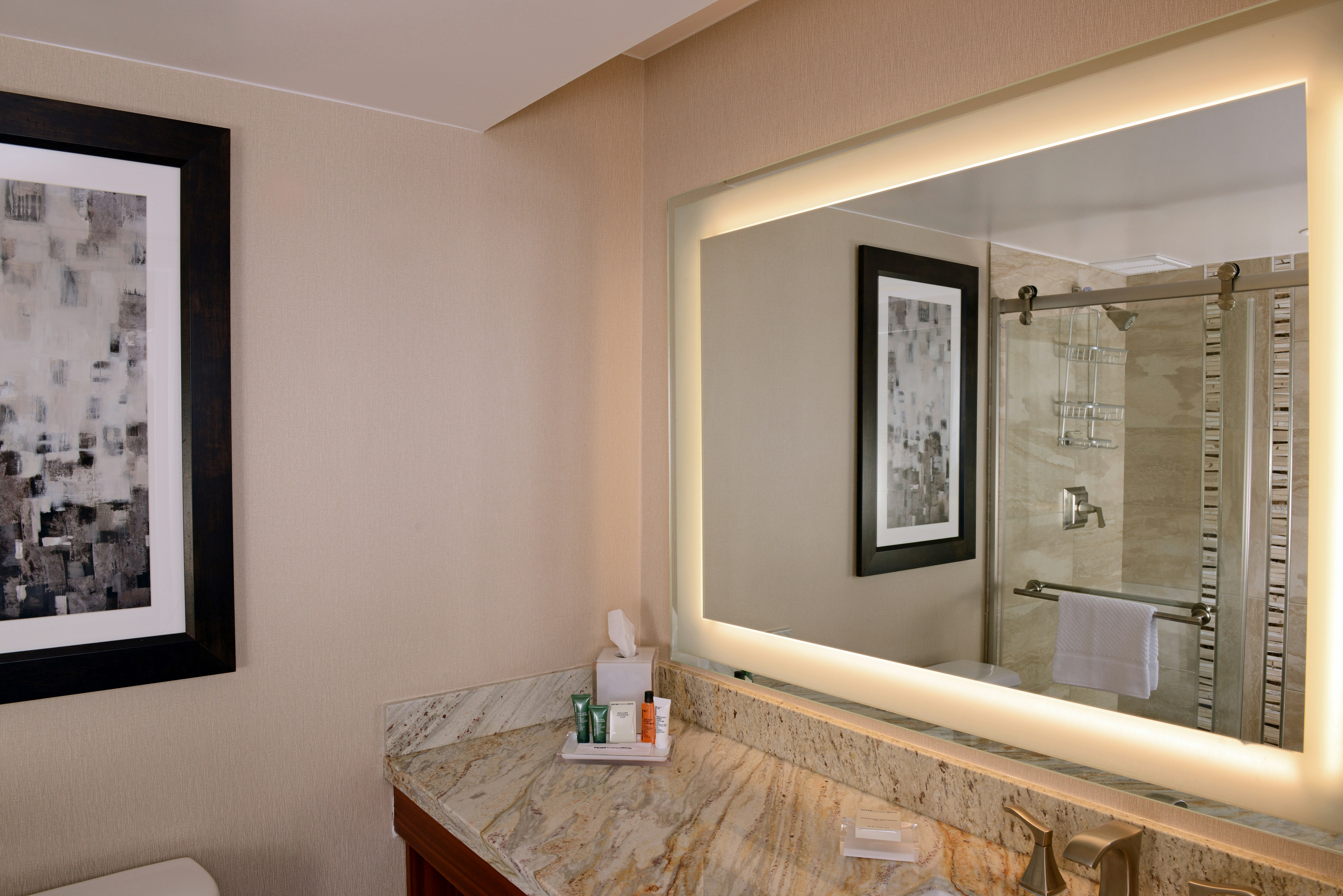 غرفة تنفيذية بسرير كينج، The Inverness Denver, a Hilton Golf & Spa Resort 5/5