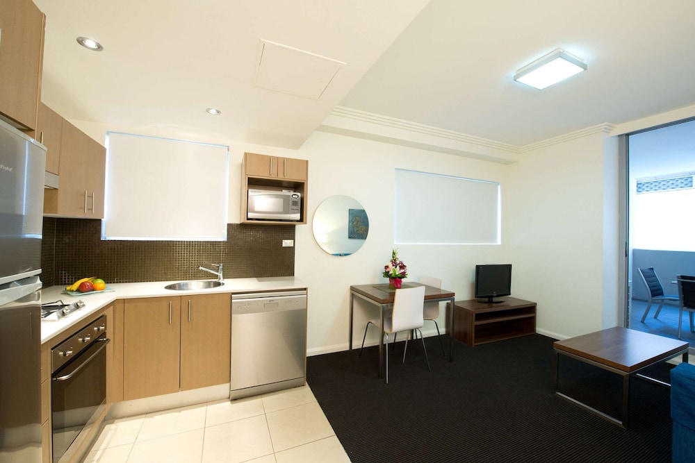Apx World Square Apartments 48/52