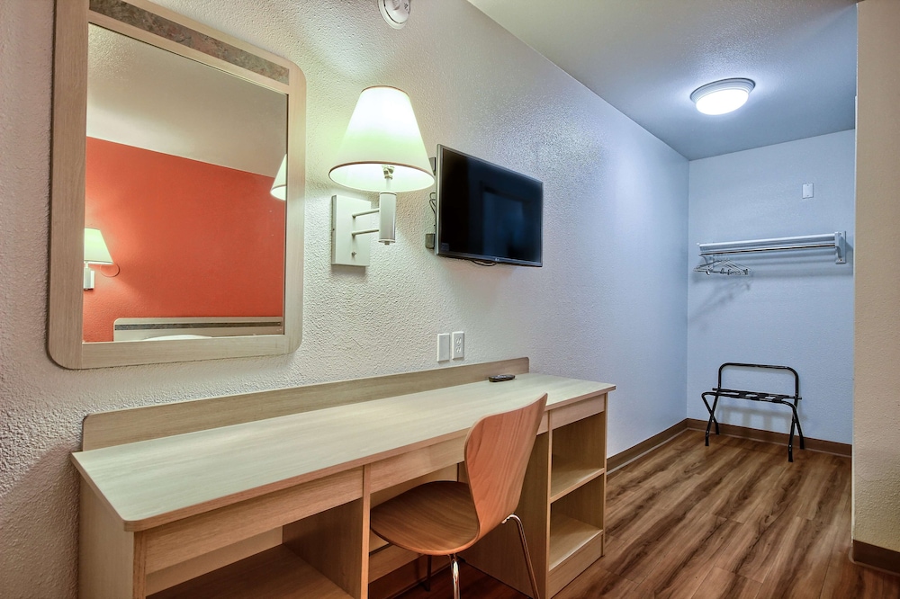 Motel6 Tulare, CA 9/60