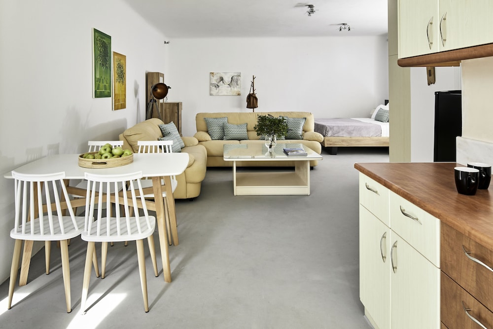 La Maison Luxurious Living 16/32