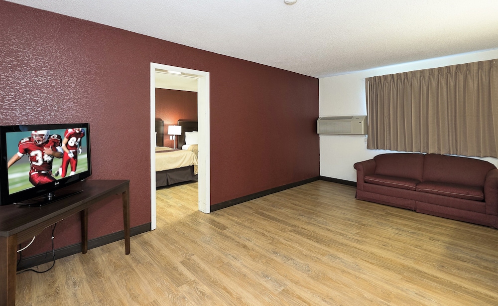 Red Roof Inn Lancaster Strasburg 8/21