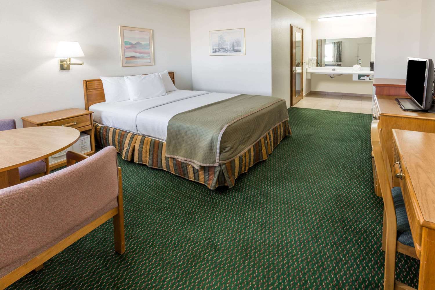 Howard Johnson by Wyndham Roseburg 5/8