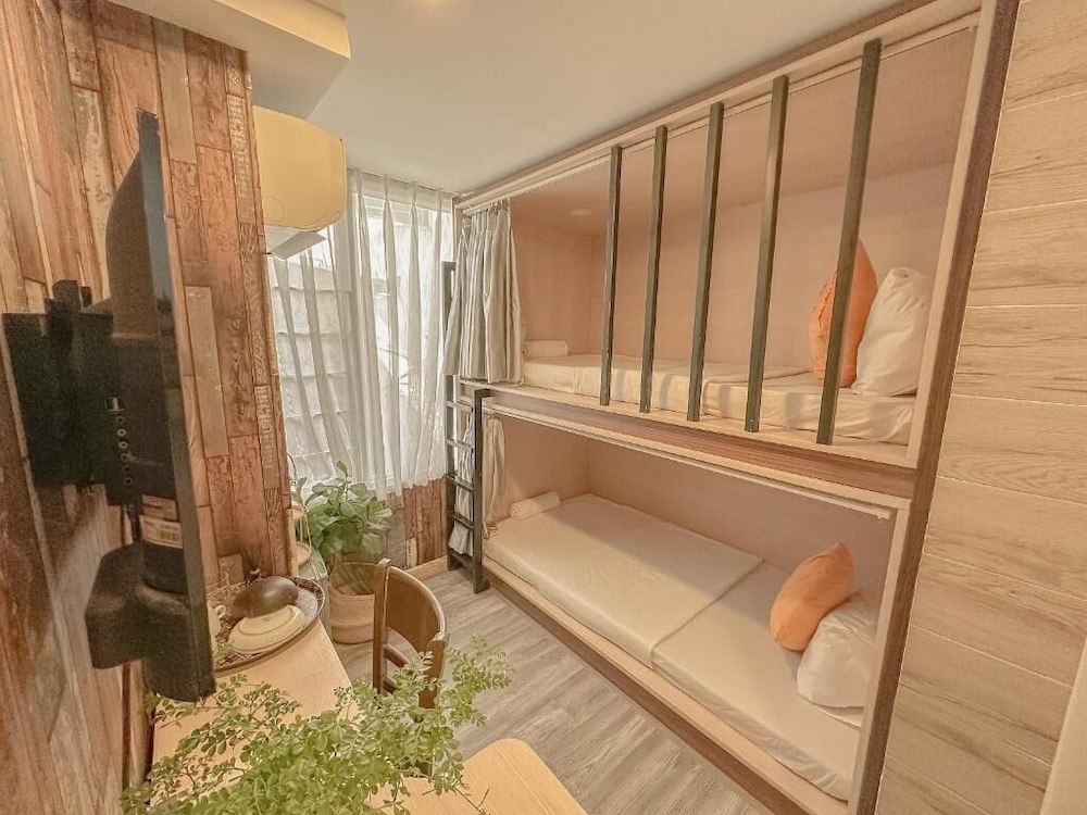 Galaxy Hotel &amp; Capsule 27/49