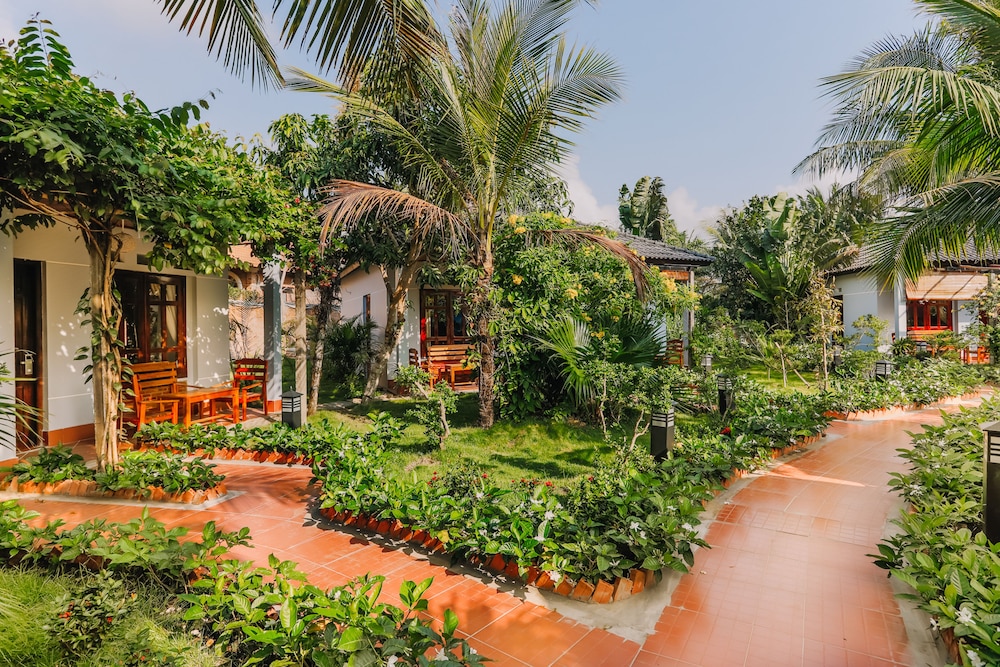 Palm Hill Resort 59/66