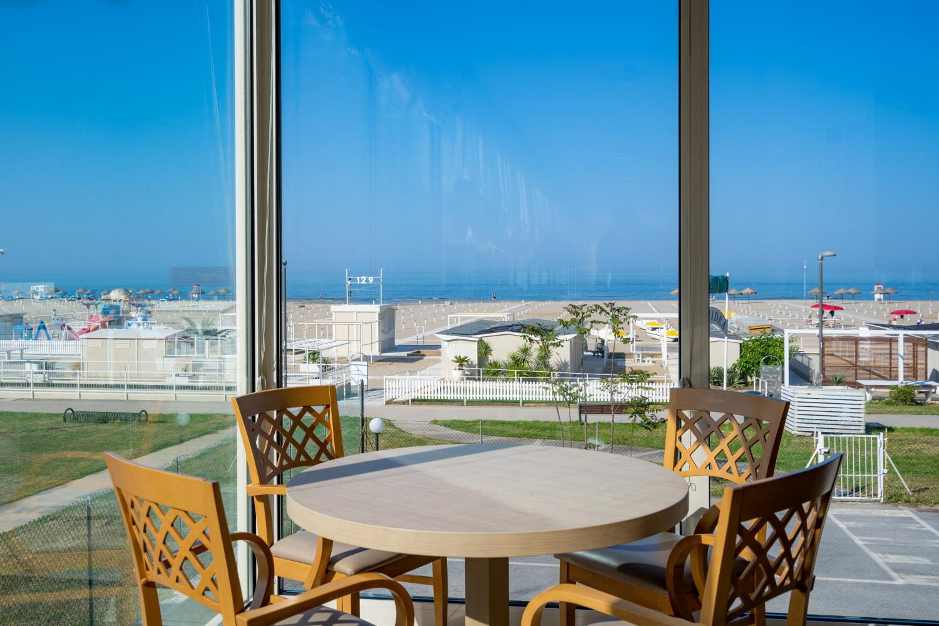 HOTEL ASTOR RIMINI 40/61