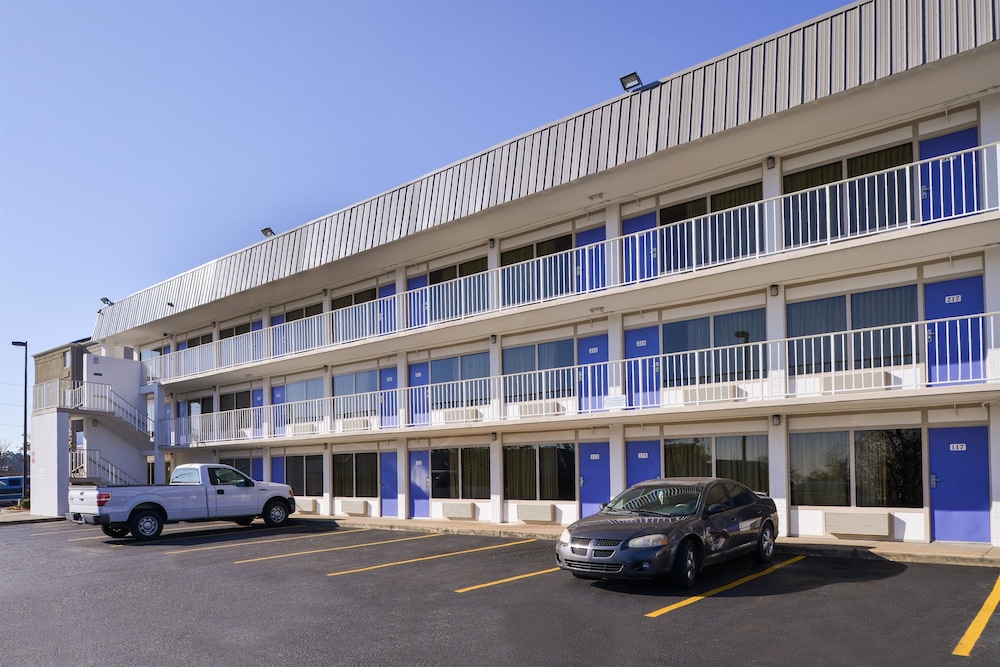 Motel6 Little Rock, AR - West thumb 3