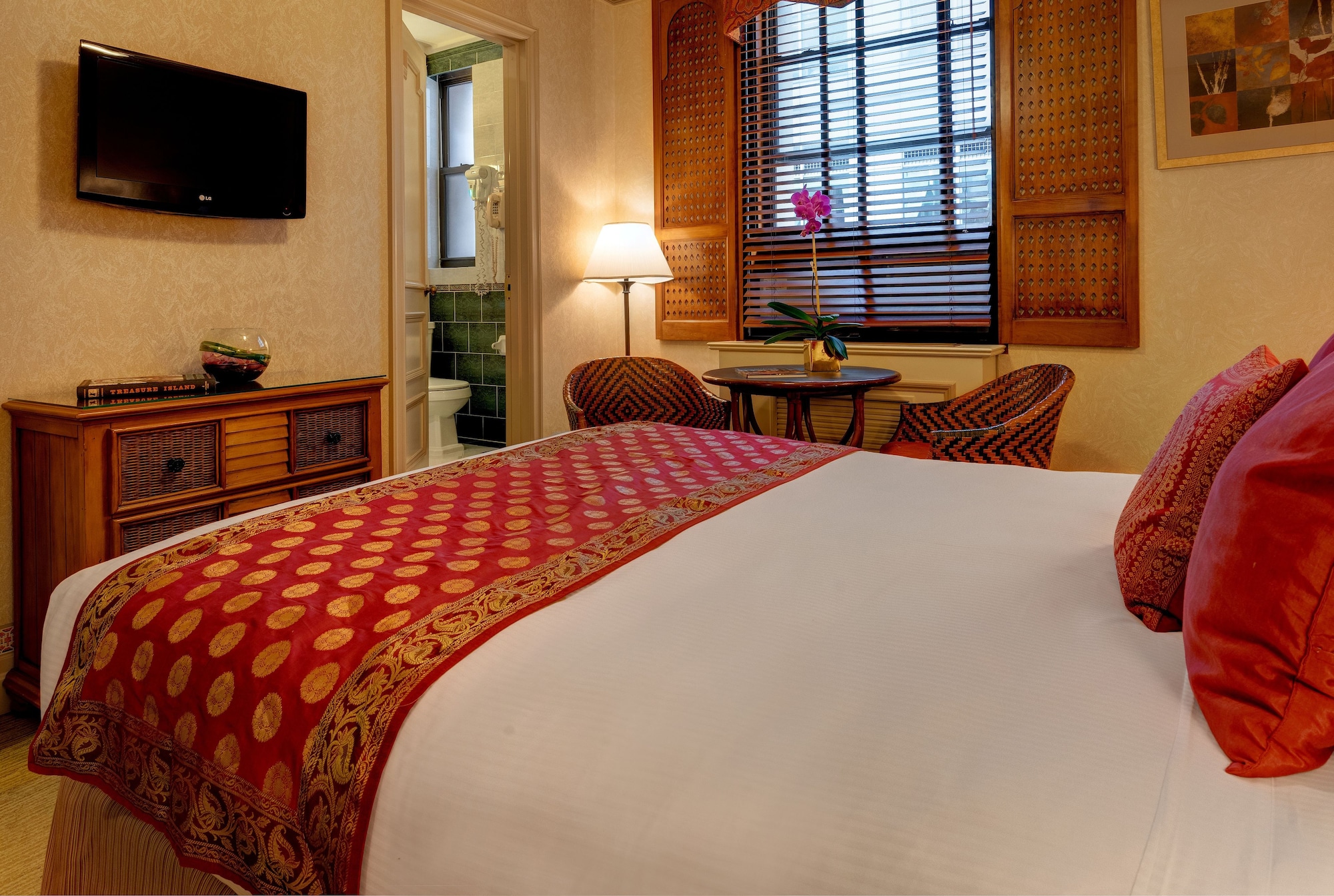Petite, Queen Bed، Casablanca Hotel 2/3