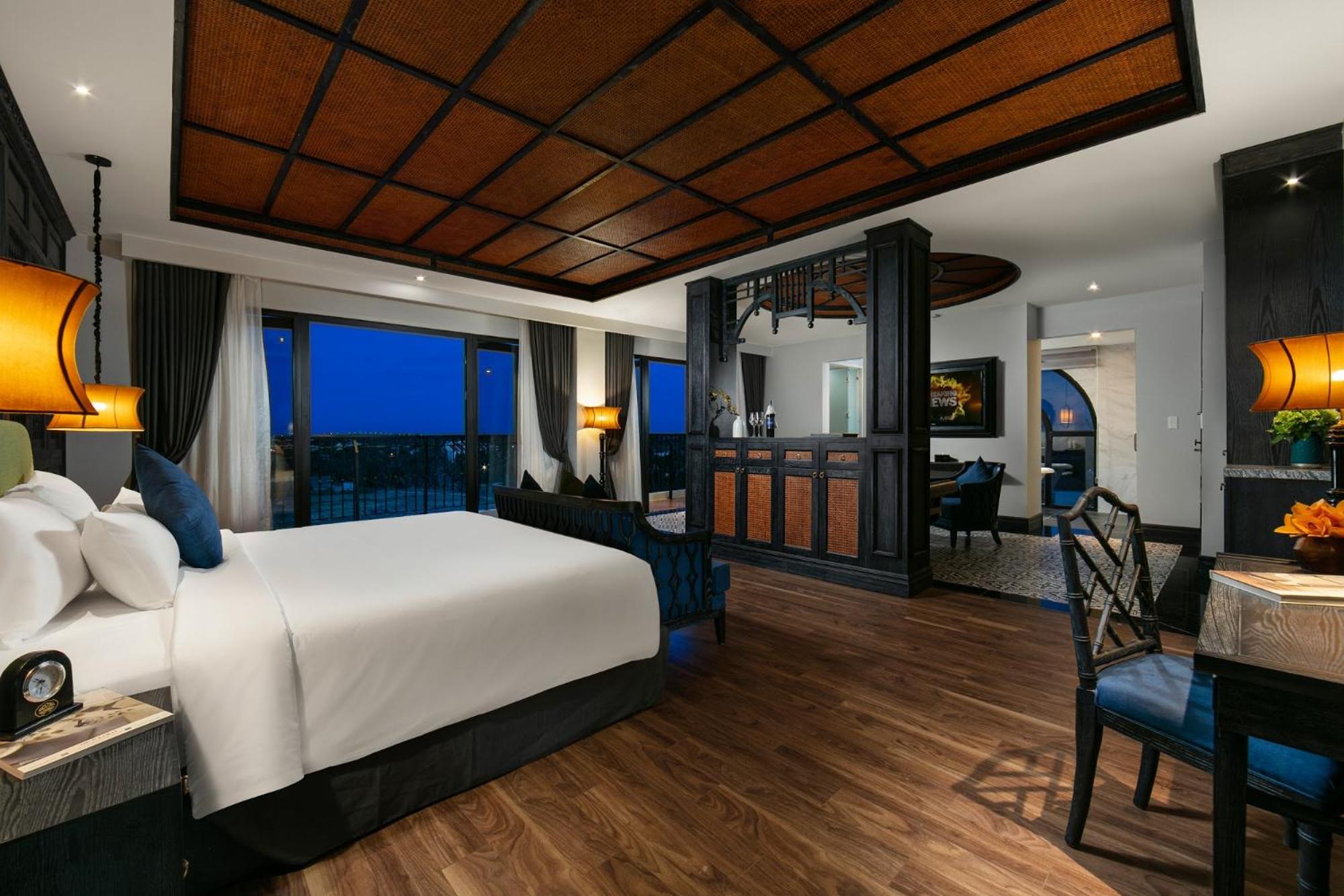 Shining Suite River View