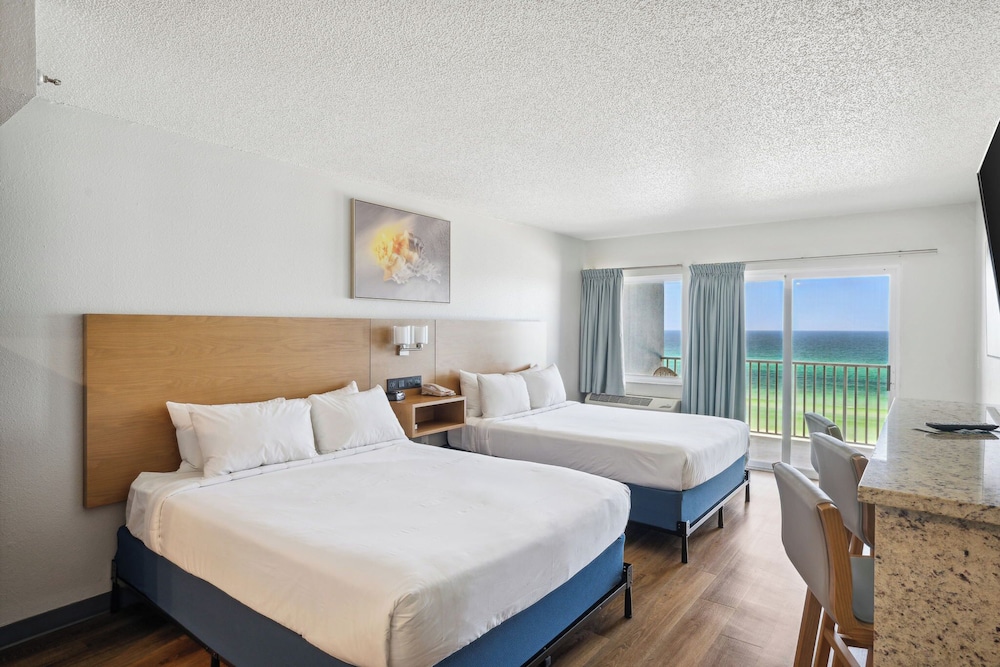 CLASSIC, 2 QUEEN BEDS, BEACH FRONT, KITCHEN