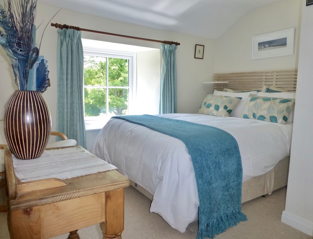 Tresowes Green Cottage 6/50