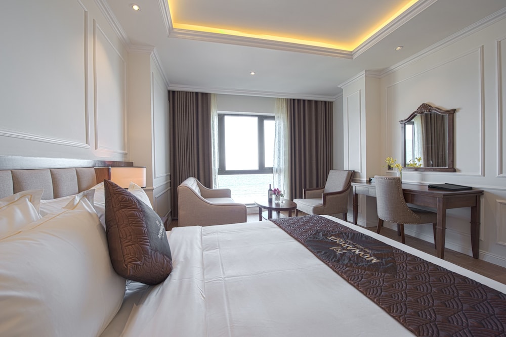 Monarque Hotel 10/50