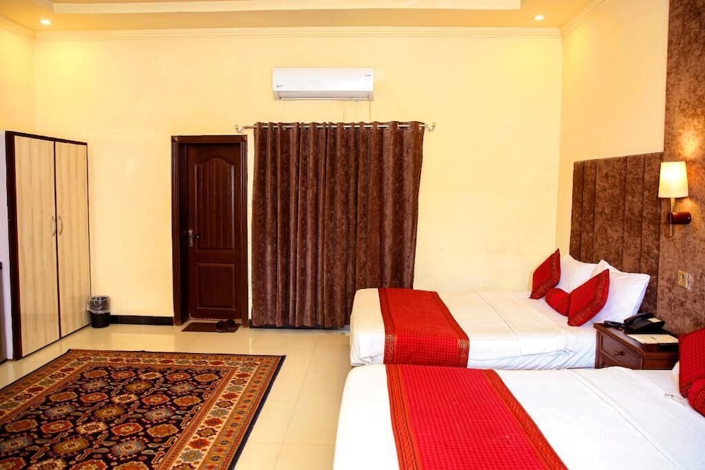 SHELTON HOUSE, LAHORE 12/24